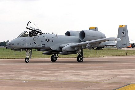 Umio a10. А-10 Тандерболт. Бородавочник самолет а-10. A-10a "Thunderbolt II". Фэйрчайлд Рипаблик a-10 Тандерболт II.