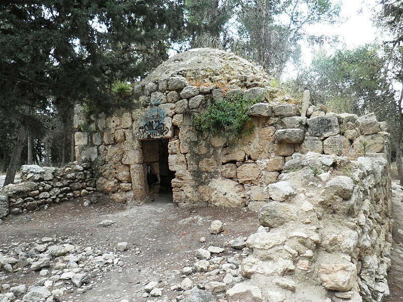 File:Tomb of Matithyahu ben Yoḥanan HakKohen 3.jpg