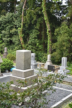 Français : Tombes dans un cimetière japonais (Kanazawa, Ishikawa)