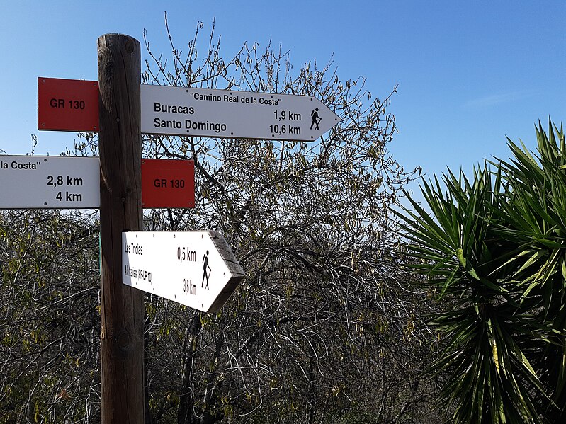 File:Trail sign, Coastal trail 130, Las Tricias, La Palma.jpg