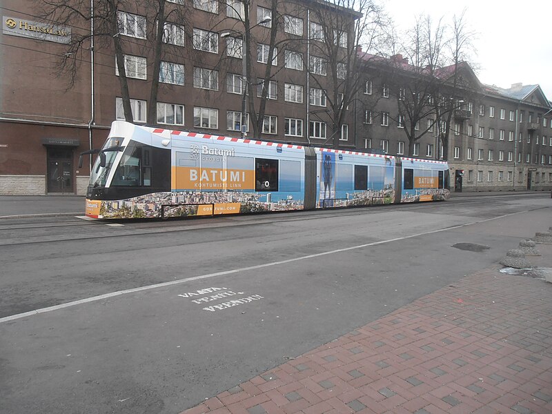 File:Tram 519 stopped at a Traffic Light junction of Maneezhi and Gonsiori tn Tallinn 30 November 2019.jpg