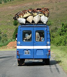 ein Bus an bei Behenjy