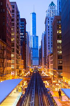 Trump Tower as seen from the Chicago El.jpg