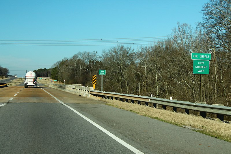 File:US72AwAL20wRoad-TheShoalsSign-ColbertCounty (25784933978).jpg