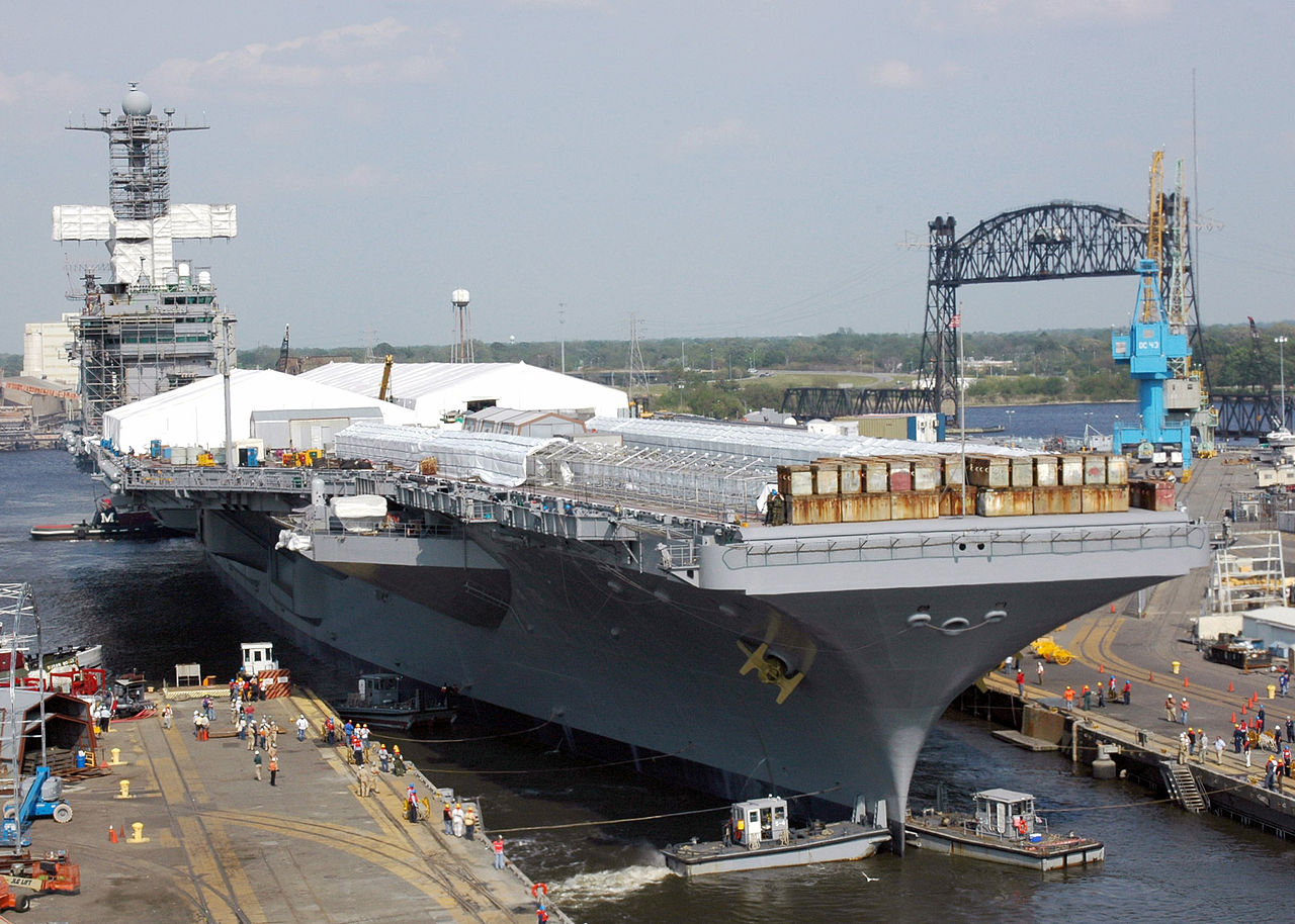 File:US Navy 070425-N-5188B-012 As line handlers keep USS George