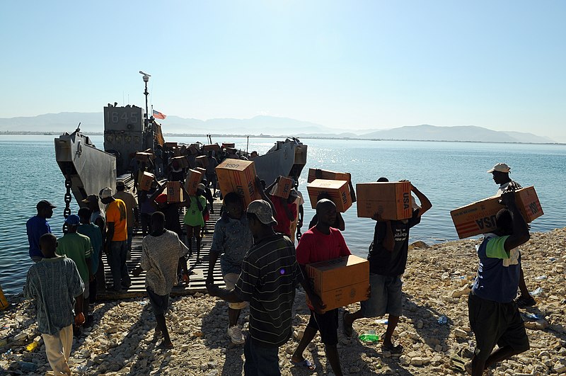 File:US Navy 080926-N-4515N-054 Haitian civilians unload relief supplies from a landing craft utility assigned to Assault Craft Unit (ACU) 2 embarked aboard the amphibious assault ship USS Kearsarge (LHD 3).jpg