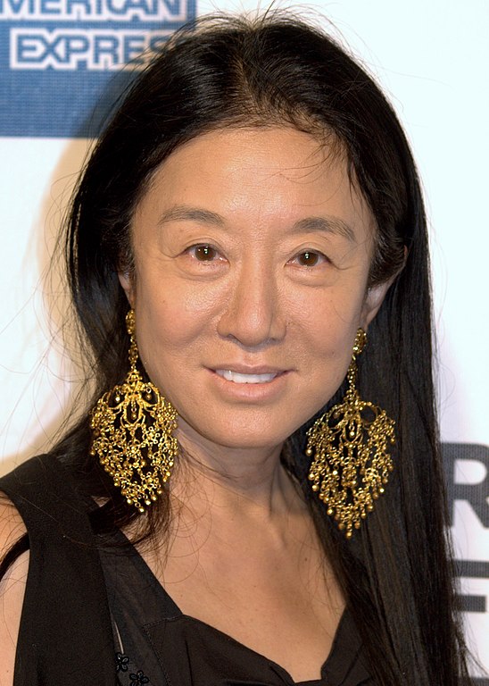 Ficheiro:Vera Wang 2009 portrait Tribeca.jpg – Wikipédia, a enciclopédia  livre