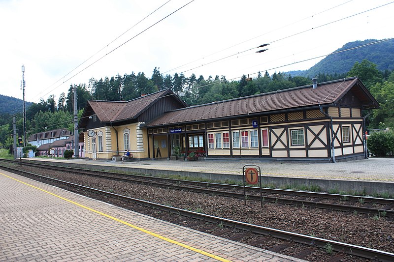 File:Villach-Warmbad-Bahnhof.JPG