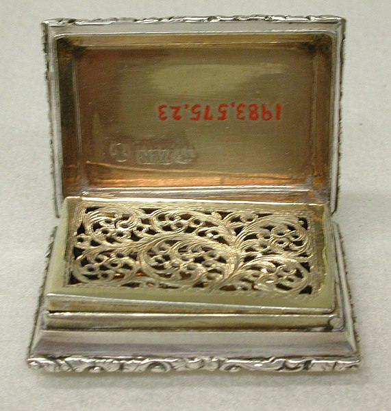 File:Vinaigrette box MET SF1983 575 23 img2.jpg