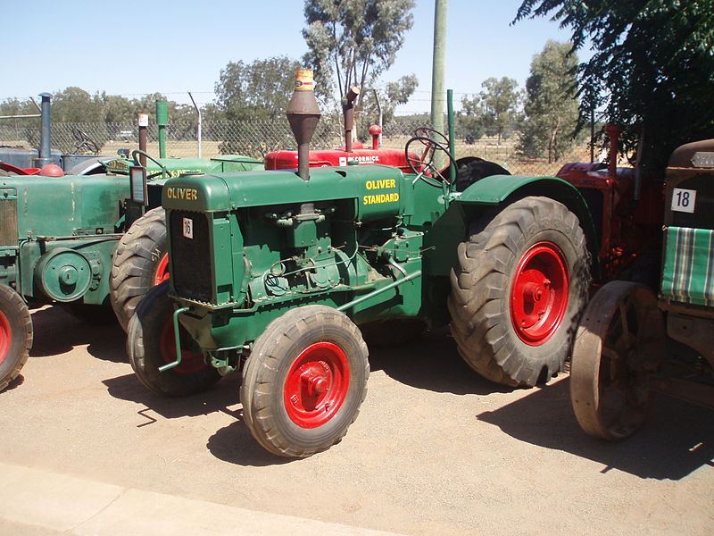 File:Vintage Oliver Standard tractor (5042198183).jpg