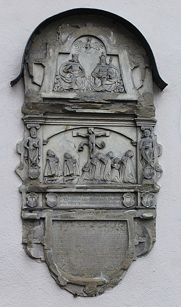 File:Würzburg, Franziskanerkirche, Epitaph an der Außenseite.JPG