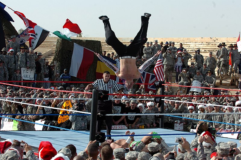 File:WWE Flies Into Iraq DVIDS68607.jpg
