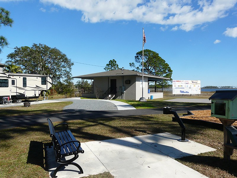 File:Wakulla Woolley Park restrooms.jpg