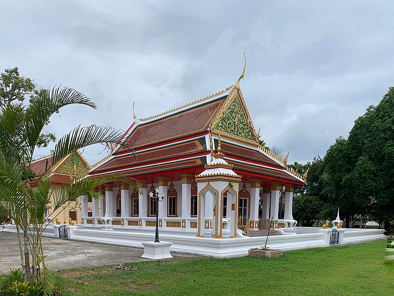 File:Wat Udom Thani วัดอุดมธานี นครนายก 04.jpg