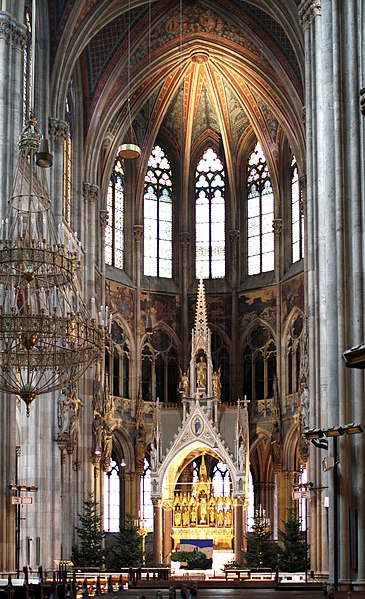 File:Wien - Votivkirche, Chor.JPG