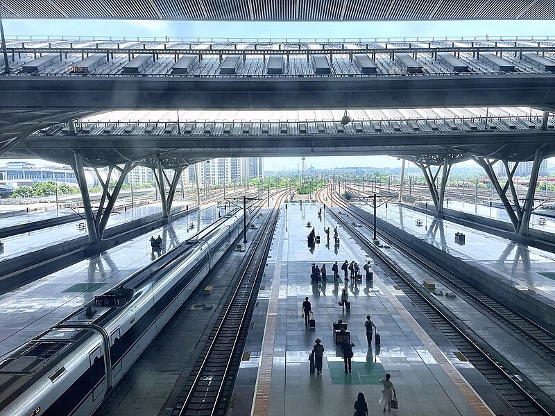 File:Wuhan Railway Station platforms 230527.jpg