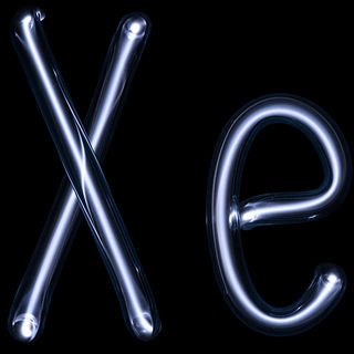 Violetne gaasilahendustoru kujutab tähti X ja e
