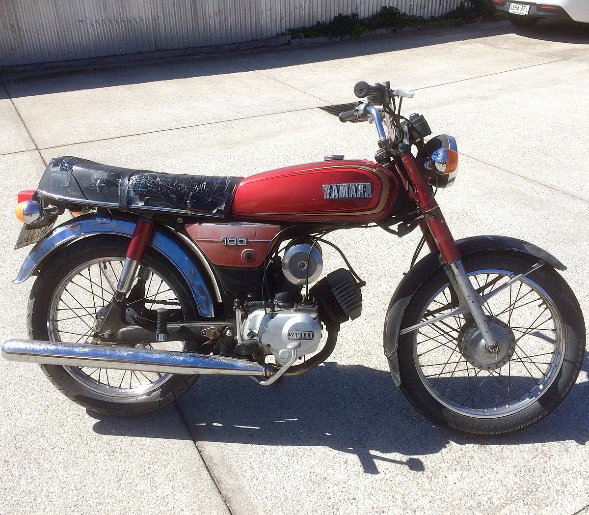File:Yamaha DX100 Motorcycle (1980 Model).jpg - Wikimedia Commons