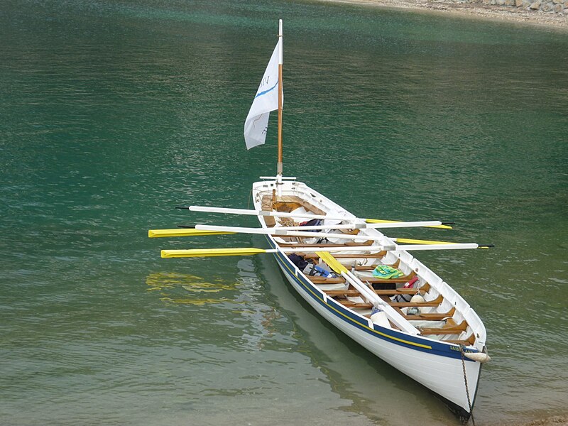 File:Yole de Villefranche~Marinières.jpg