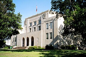 Young County courthouse in Graham, Texas.jpg