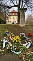 *+* Remembrance Day 2021 - Synagogue Dresden - Flower wreath - - I want to tell history in a visible form. Dresden November 2021 – Impressions of a street photographer I.jpg