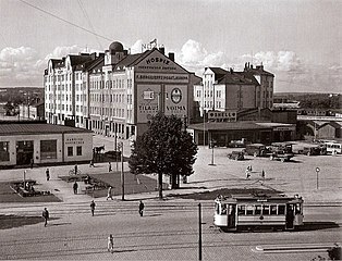 Вид на дом Сергеевых в 1930-х годах. В верхней части брандмауэра — реклама обувной фабрики «Nokia».