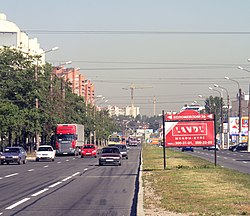 Вид от пересечения с проспектом Испытателей в сторону Парашютной улицы