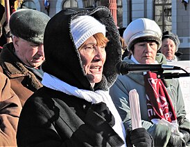 Насима Столярова выступает на митинге КПРФ в Казани, 2011 год