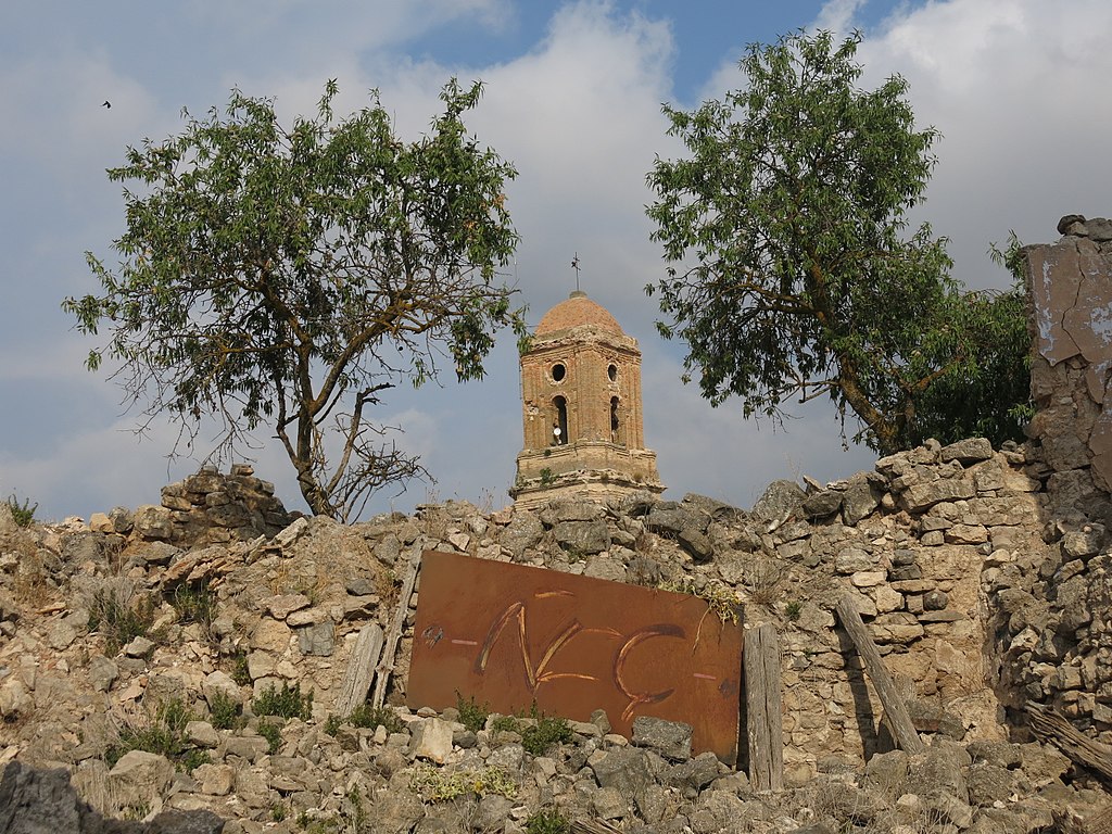 File 052 Lletres N I C De L Abecedari De La Llibertat I Campanar De Sant Pere Corbera D Ebre Jpg Wikimedia Commons