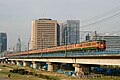 A 113 series papalapit na sa Yokohama, March 2006.