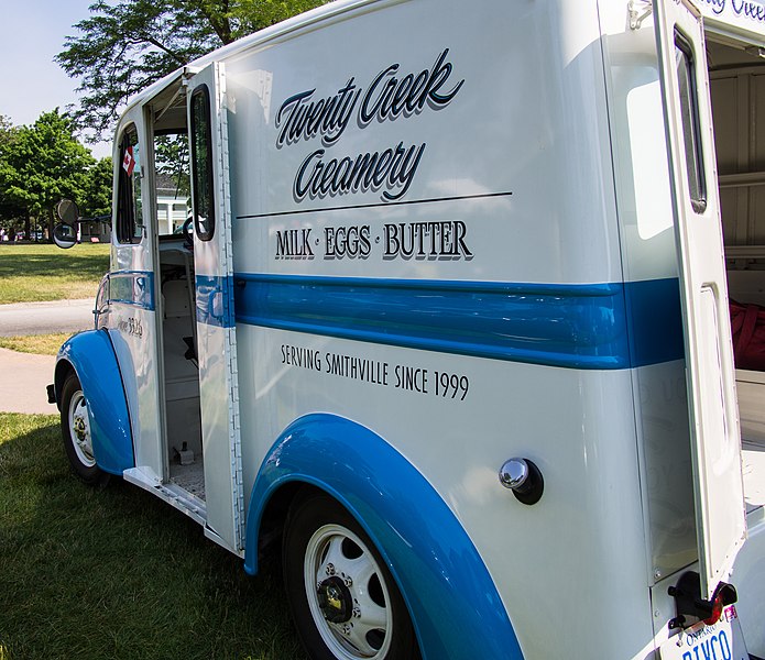 File:1950 Divco 11 Milk Truck rear.jpg