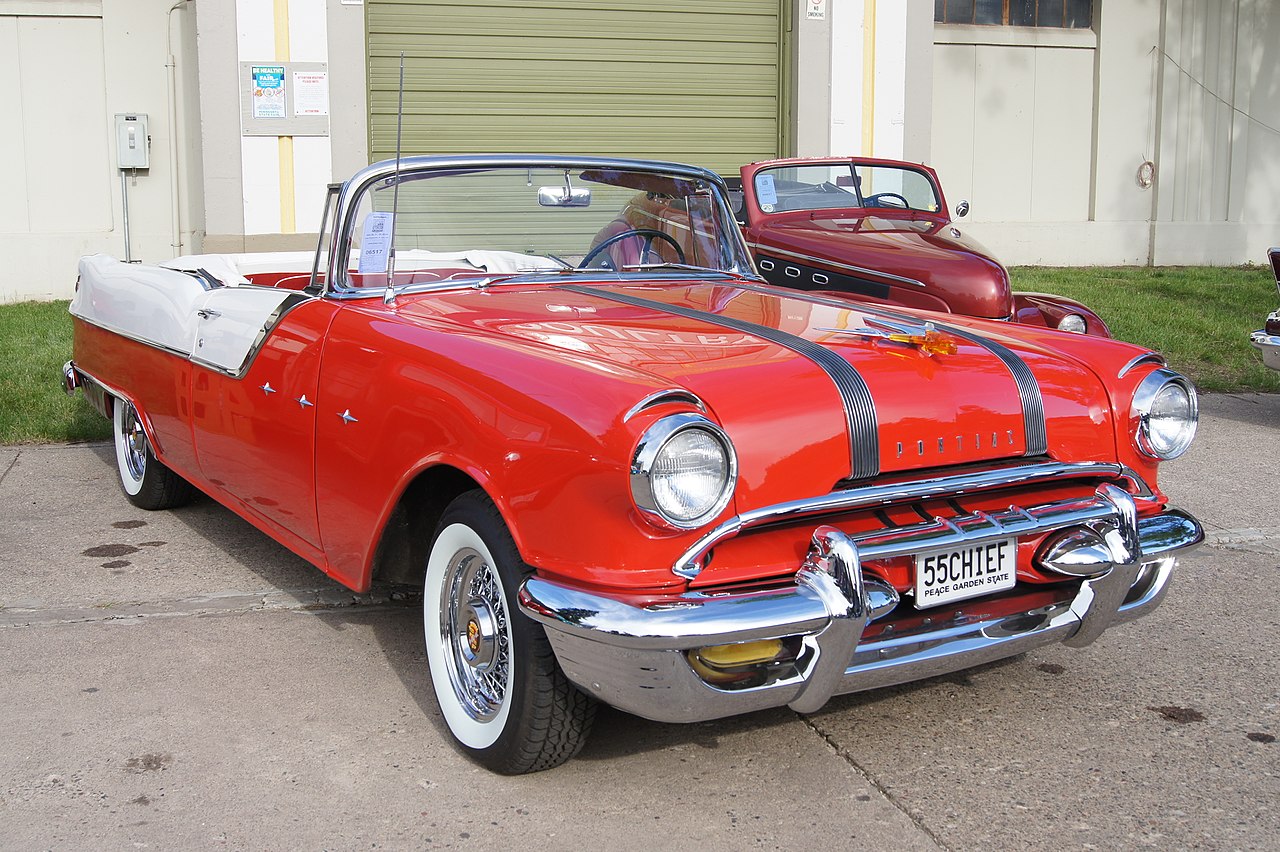 Discover the History of the 1955 Pontiac Chieftain A Classic American Car