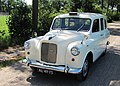 1966 Austin FX4 Taxi Cab 001.jpg