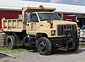 1996 GMC TopKick C7500 single-axle dump truck, front right view