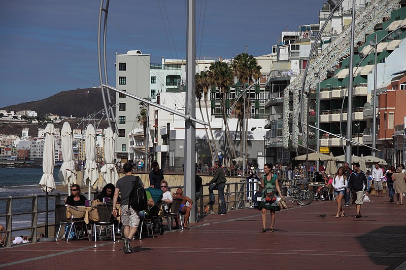 File:20150209 Strandleben am Paseo des Las Canteras.jpg