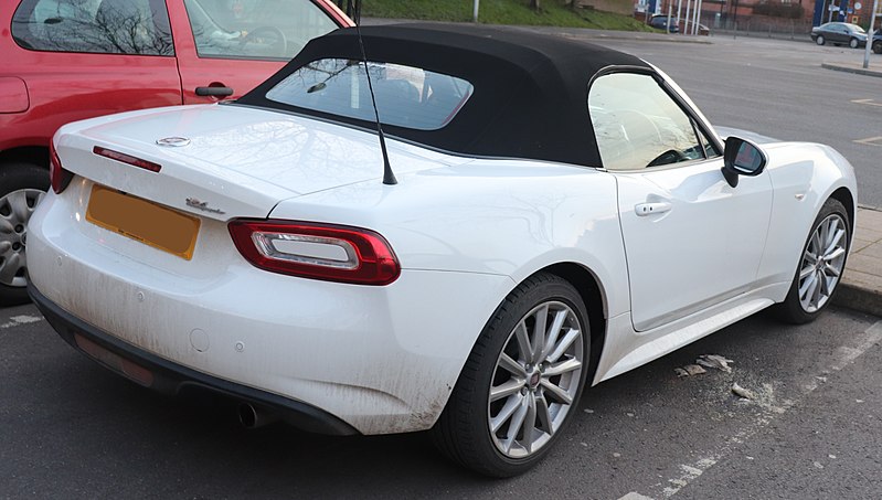 File:2016 Fiat 124 Spider Lusso+ 1.4 Rear.jpg