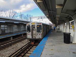 20170131 19 CTA Línea amarilla @ Dempster St. (31656266648) .jpg