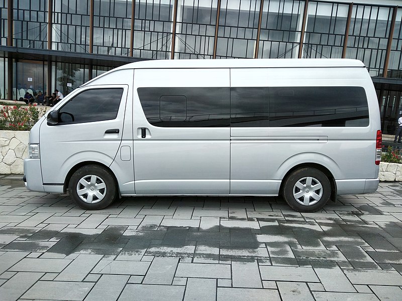 File:2017 Toyota HiAce (side), Batu City.jpg