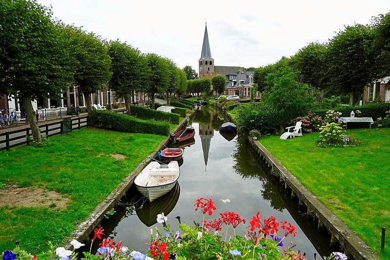 File:20180828 Eegracht1 met Mauritiuskerk IJlst.jpg