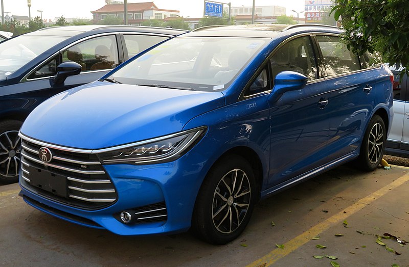 File:2018 BYD Song Max in blue, front 8.7.18.jpg