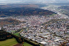 Luftaufnahme von Tuttlingen, bekannt als Weltstadt der Medizintechnik, nahe der badisch-schwäbischen Dialektgrenze