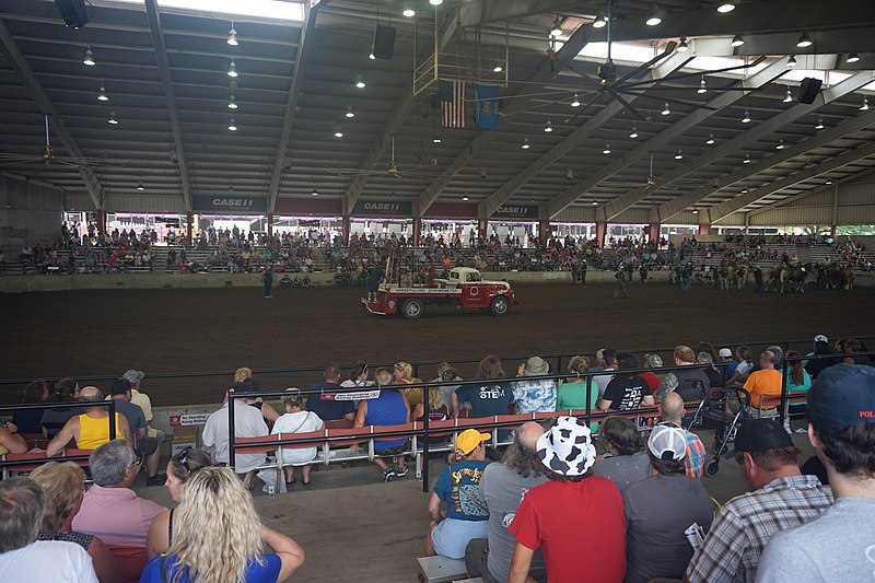 File:2022 Wisconsin State Fair 48 (horse pull at Case IH Coliseum).jpg