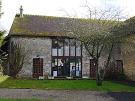 The town hall in Le Ménil-Broût