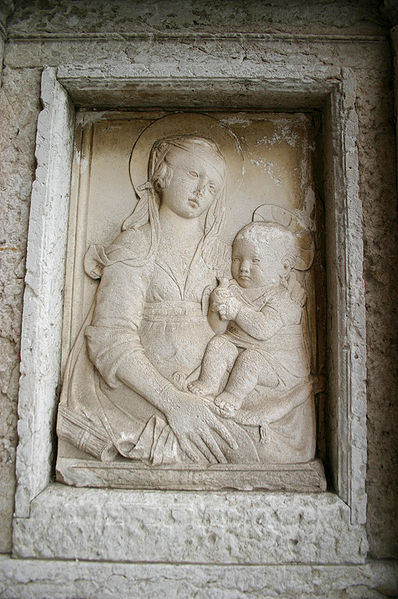 File:8111 - Venezia - Calle della Pietà - Copia antica di Madonna di Antonio Rossellino - Foto Giovanni Dall'Orto 9-Aug-2007.jpg