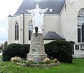 Monument ter ere van het H. Hart, naast de sacristie, uit 1918.