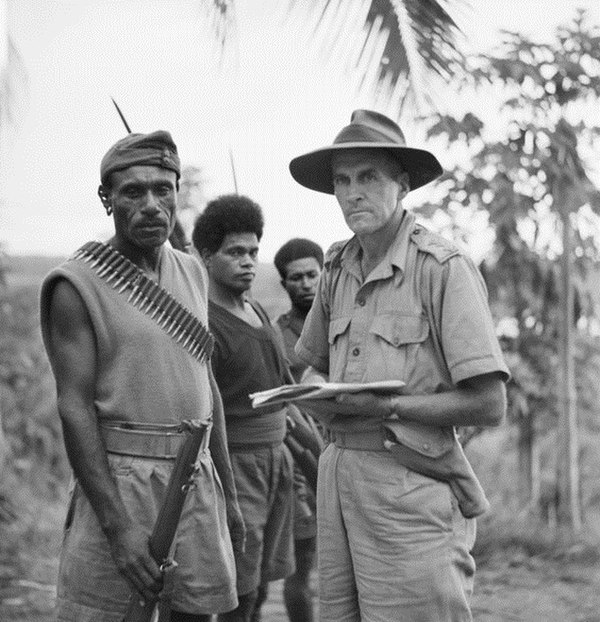 Members of the PIB and Royal Papuan Constabulary being briefed before a patrol around Waiwai, south of Buna, in October 1942