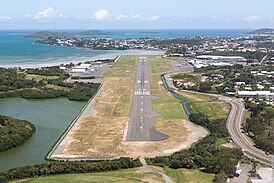 Luchtfoto van Nouméa Magenta Airport.jpg