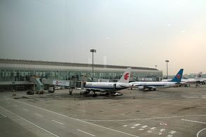 Lentokoneet terminaalilla vuonna 2011.