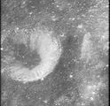 Сателлитный кратер Аль-Хорезми K. Снимок с борта Аполлона-16.