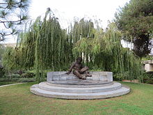 The garden of the Israel Academy of Sciences and Humanities. Albert Einstein sculpture, Jerusalem.JPG